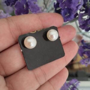 Brincos Pérola 6mm Excelente Qualidade Antiálergico Pinos Prata e Fecho Confortavel de Silicone