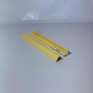 Perfil Cantoneira PVC 10 x 10mm C/ Fita Auto Colante 3M / Barra 3 Metros