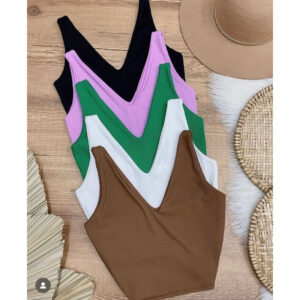 cropped feminino comprido com decote em V regata em ribana