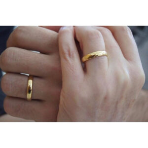 Par de Aliança lisa banhada a ouro 18K com anel solitário caixa porta aliança e gravação grátis noivado casamento 4mm