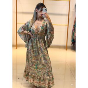vestido de seda manga morcego