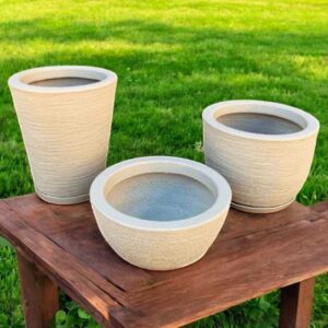 KIT JOGO 3 VASOS DECORATIVOS TEXTURIZADOS CONE + BOJO + BACIA EM POLIETILENO PARA PLANTA FLOR COM PRATOS