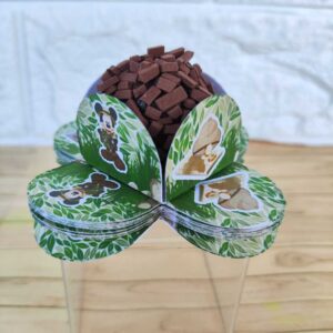 50 FORMINHAS PERSONALIZADAS DE DOCE BRIGADEIRO 4 PÉTALAS FESTA, ANIVERSÁRIO SAFARI DO MICKEY