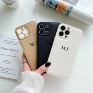 Luxo Nome Personalizado Cartas Pretas Capa De Couro Para iPhone 16 15 14 13 Pro Max 12 11 XS XR 7 8 Plus PU Traseira Em