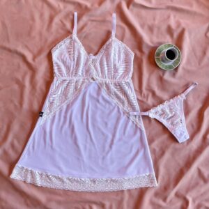 Camisola: Busto forrado, tule e renda, calcinha semi fio, alças ajustáveis