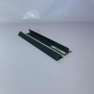 Perfil Cantoneira PVC 10 x 10mm C/ Fita Auto Colante 3M / Barra 3 Metros
