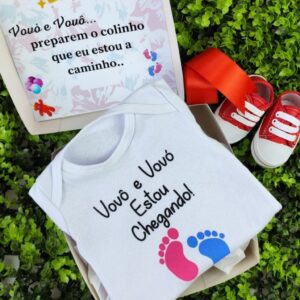 Caixinha Revelação de Gravidez Surpresa com Body Manga Curta e Sapatinho Anúncio Grávida