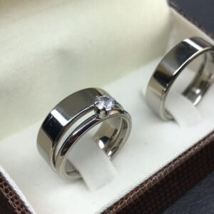 Aliança de Namoro Prata Grossa Quadrada 6mm Lisa Polida Tradicional Clássica em Aço Inoxidável com Anel Solitário Anel Namoro Prata