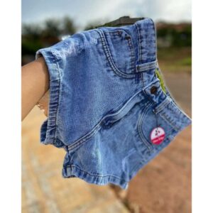 Short Jeans Feminino Azul Básico – Modelo Liso com Bainha Dobrada