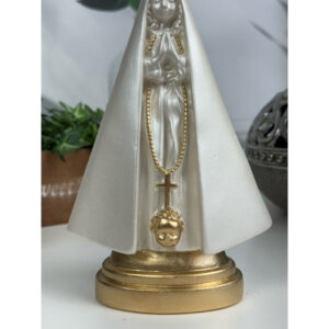 nossa senhora aparecida 22cm coroa folheada manto branco perolado dourado gesso