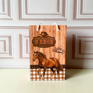 sacolinha surpresa pequena PEGUE E MONTE personalizada para festa aniversário cavalo country cowboy
