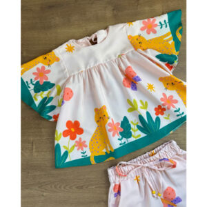 Conjunto Infantil Menina Onça Flores e Borboletas Blusa Manga Godê Short Confortável