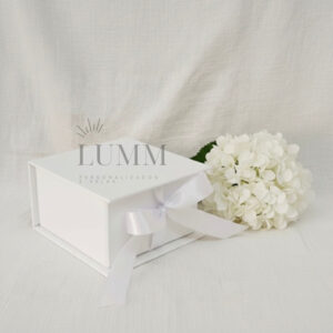 Caixa Cartonada Modelo livro com Fita de Cetim- 8X8x5 cm