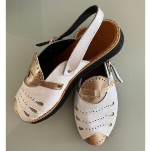 Sandália feminina de couro legítimo branca com dourado Xo boi