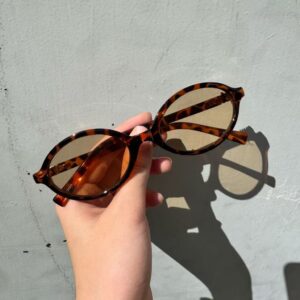 Óculos de sol ovais ou armações com lentes de prescrição intercambiáveis