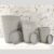 kit 3 Vasos Modernos Texturizados Planta ou Flor Coluna Redondo Decorativo Polietileno Nº1 Nº2 Nº3 com Pratos